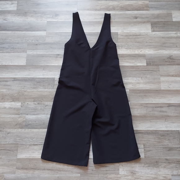 Forever 21 F21 Black Cropped Wide Leg Gaucho Jumpsuit Medium - Picture 2 of 8